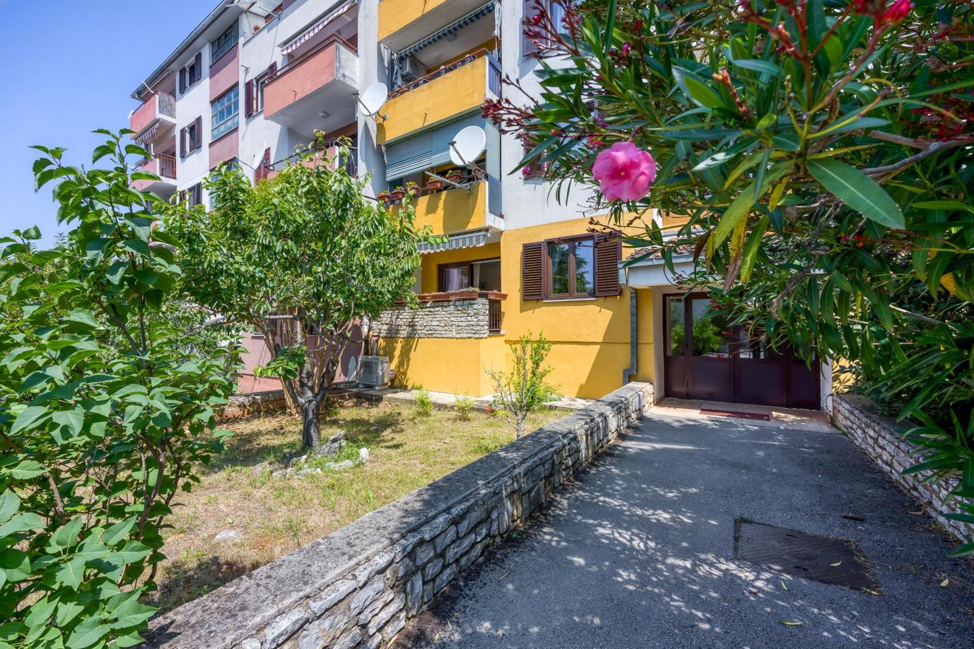 Lipa Korta - Family In Porec, 850 M To The Sea Apartment